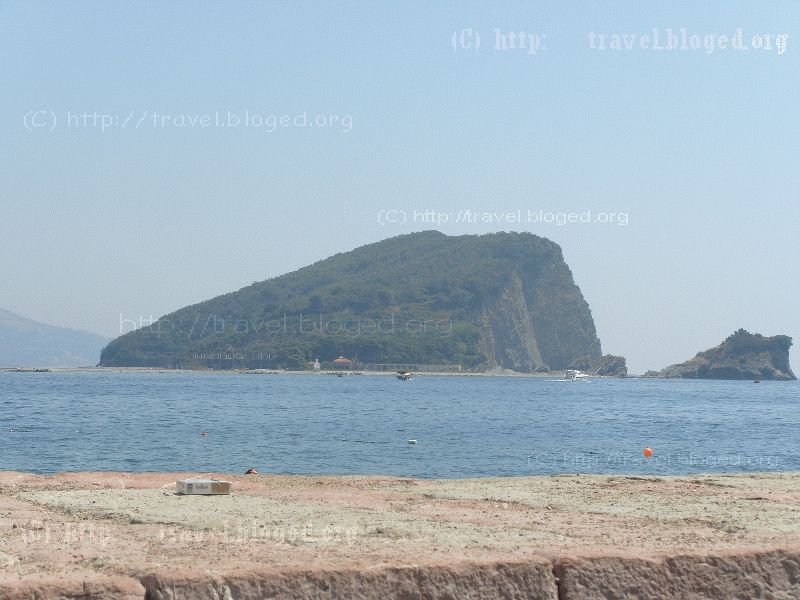 Остров Святого Николая, вид с пляжа Будвы