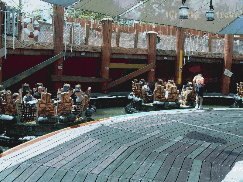Утопи Свой Мобильник Аттракционы на воде в парке Universal Studios, Orlando, Florida.