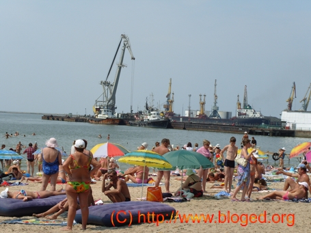 Пляж возле порта Бердянска Пляж возле порта Бердянска