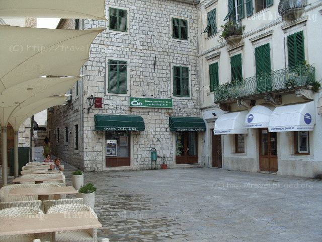 Площадь перед вратами Старого Града Котора, вид 1