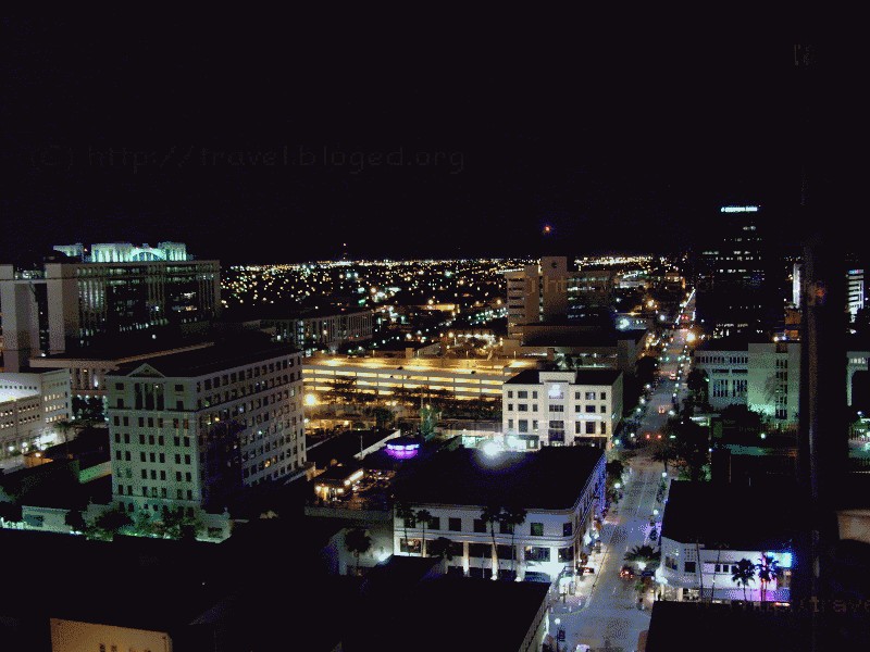Ночной West Palm Beach, вид с крыши небоскреба. Florida.