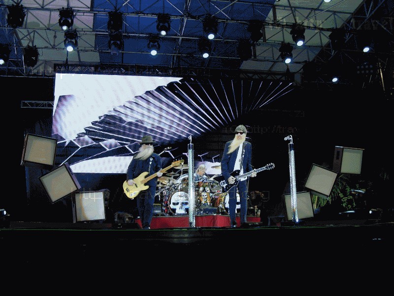 Концерт группы ZZ TOP на фестивале SunFest в West Palm Beach, Florida.